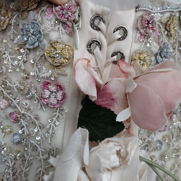 Atelier Aimee strapless beaded floral wedding gown roses ruched size 2 size 4 - Picture 7 of 14